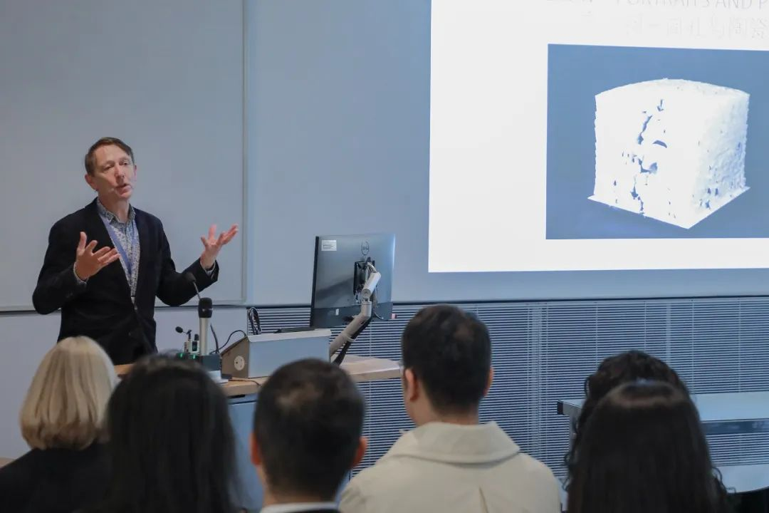 「方力钧：面孔与陶瓷」牛津大学阿什莫林博物馆展览开幕