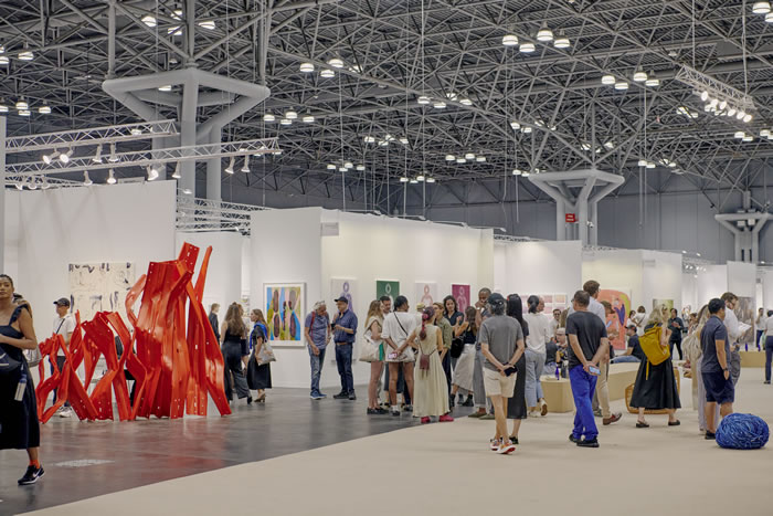 超过35 个国家，225 家画廊参展，是什么让今年的纽约军械库艺术展如此火热？