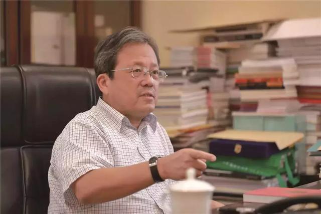 冯远:顺应时代变局 挑起规范重担