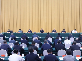习近平在文化传承发展座谈会上强调 担负起新的文化使命 努力建设中华民族现代文明